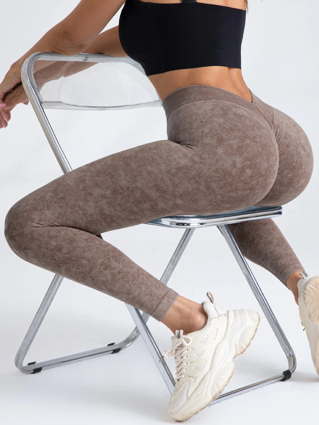 V-Back Scrunch Seamless Yoga Leggings – Push-Up Fit for Women