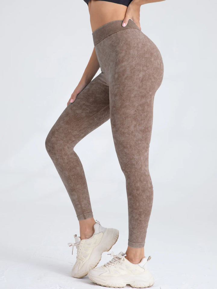 V-Back Scrunch Seamless Yoga Leggings – Push-Up Fit for Women