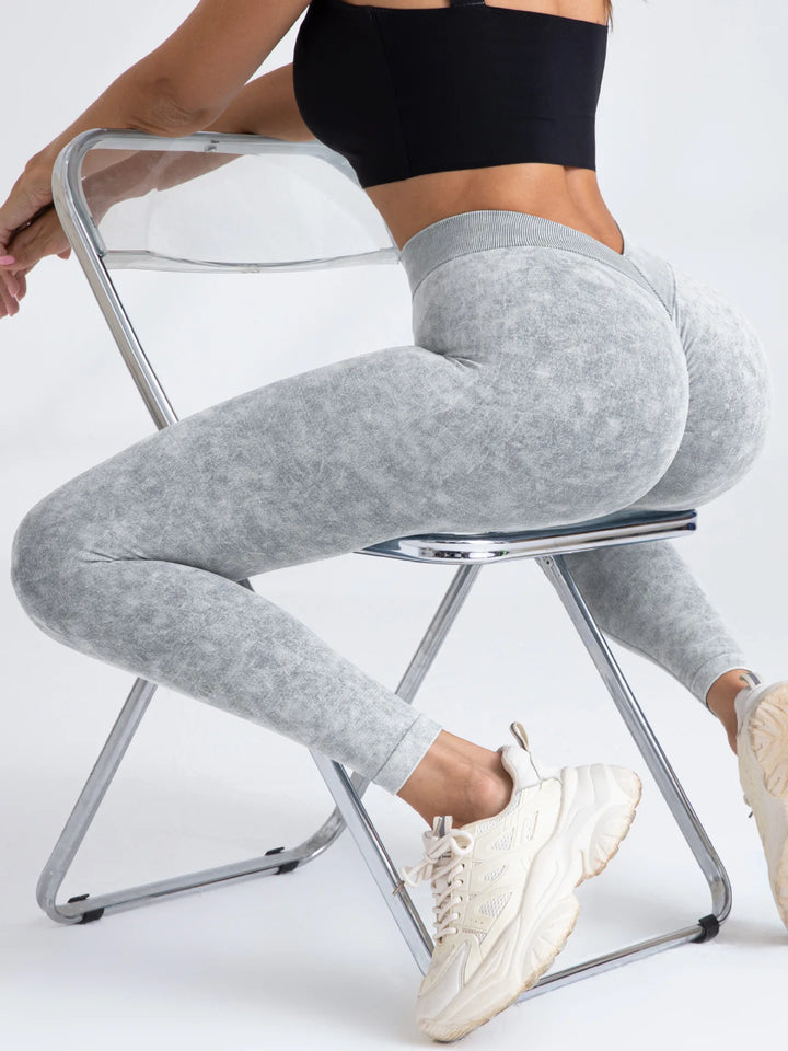V-Back Scrunch Seamless Yoga Leggings – Push-Up Fit for Women