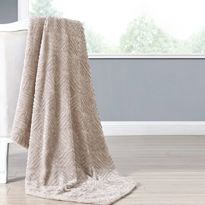 Luxury Faux Fur Microfiber Adult Throw Blanket, 50 X 60, White