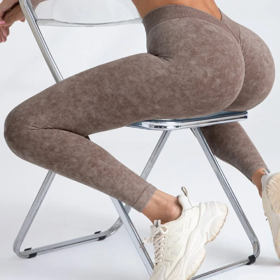 V-Back Scrunch Seamless Yoga Leggings – Push-Up Fit for Women