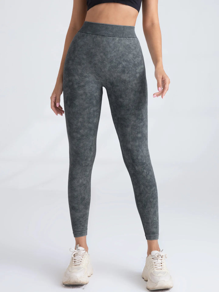 V-Back Scrunch Seamless Yoga Leggings – Push-Up Fit for Women