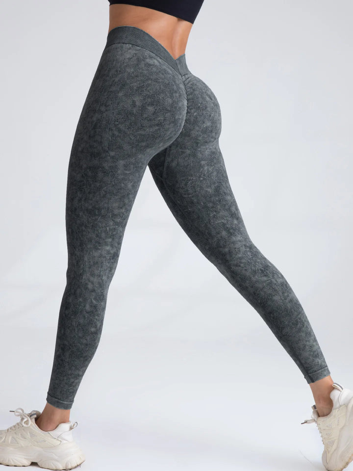 V-Back Scrunch Seamless Yoga Leggings – Push-Up Fit for Women
