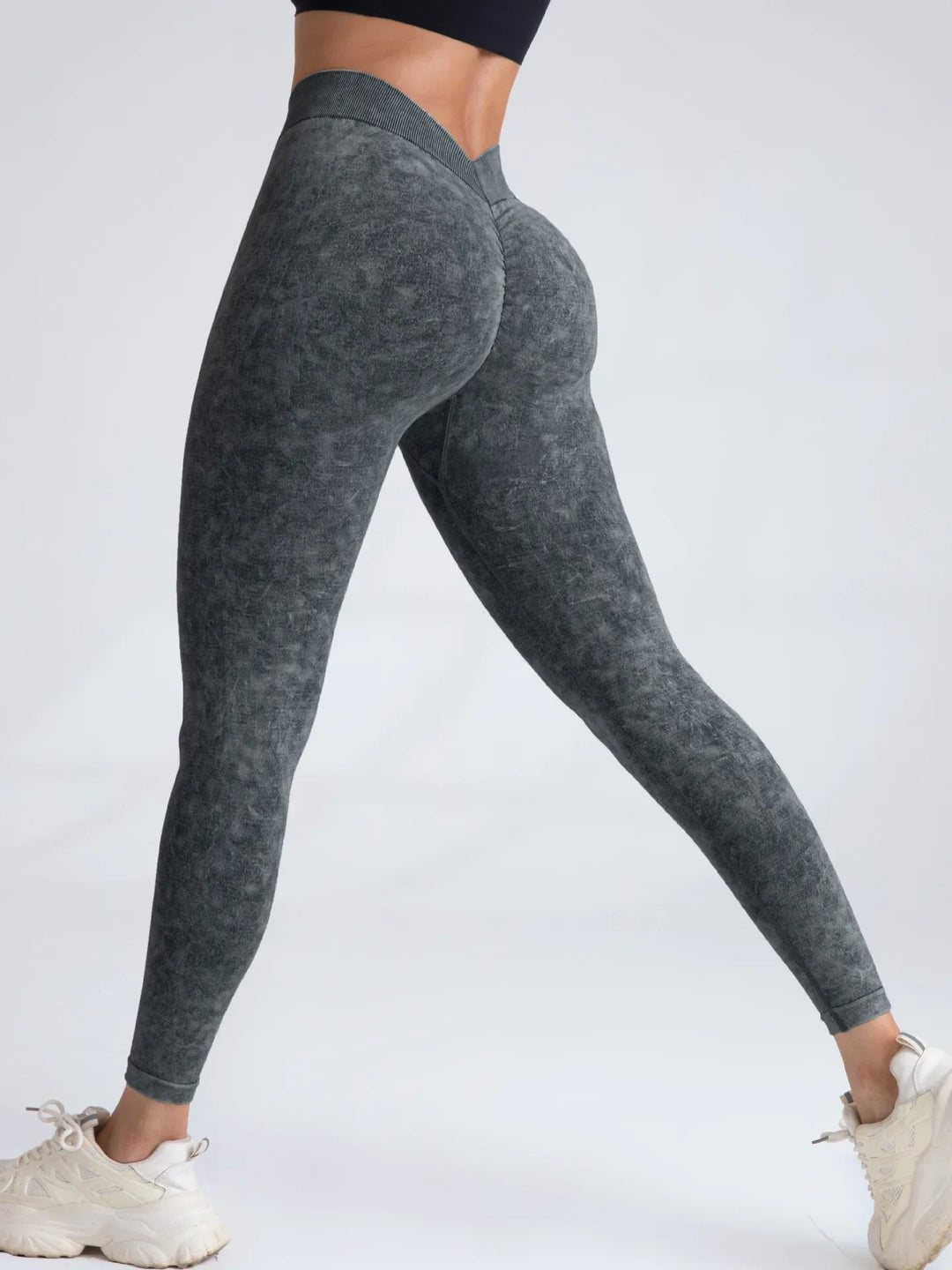 V-Back Scrunch Seamless Yoga Leggings – Push-Up Fit for Women