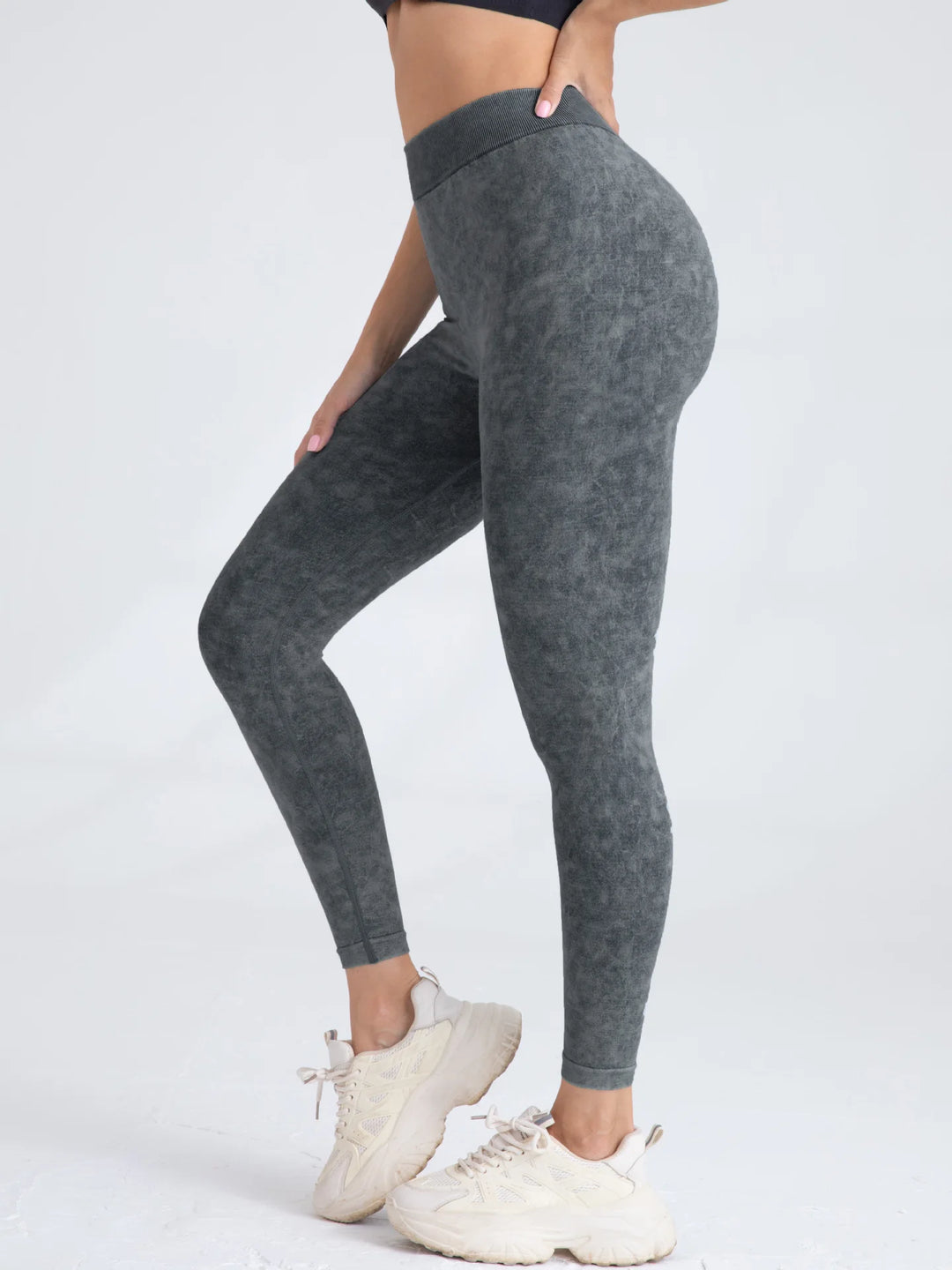 V-Back Scrunch Seamless Yoga Leggings – Push-Up Fit for Women